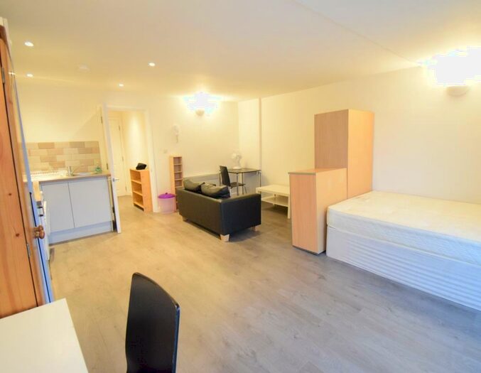 Studio To Rent In Brent Street, London, NW4