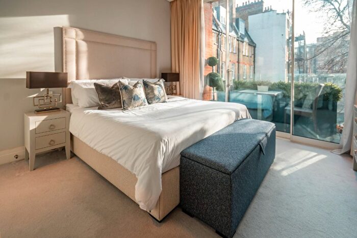 2 Bedroom Flat To Rent In Green Street, Mayfair, London, W1K