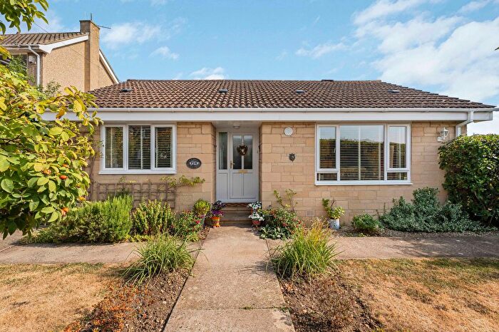 2 Bedroom Detached Bungalow For Sale In Okus Road, Swindon, SN1