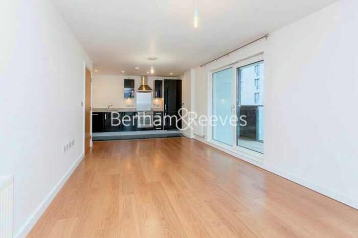 2 Bedroom Flat To Rent In Barge Walk, Woolwich, SE10