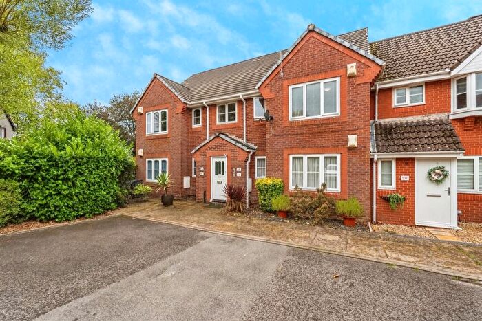 2 Bedroom Maisonette For Sale In Beacon Close, Rownhams, Southampton, SO16