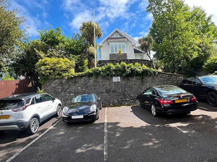 2 Bedroom Flat For Sale In Higher Lane, Langland, Swansea, SA3