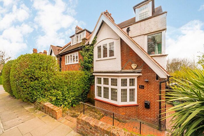 5 Bedroom Semi-detached House For Sale In Hornsey Lane, Highgate, N6