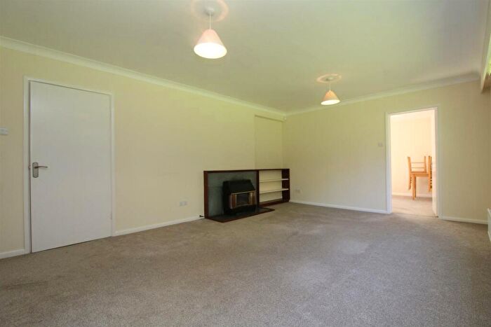 4 Bedroom Detached House To Rent In High Street North, Stewkley, LU7