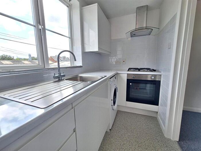 1 Bedroom Flat To Rent In Send Road, RG4