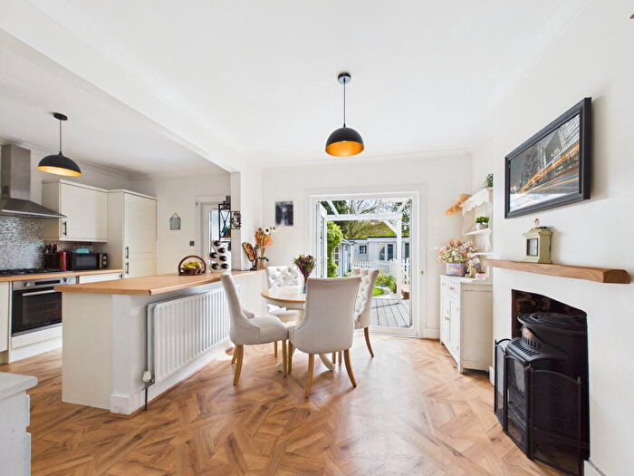 4 Bedroom Detached House For Sale In Vicarage Road, Halling, Rochester, ME2