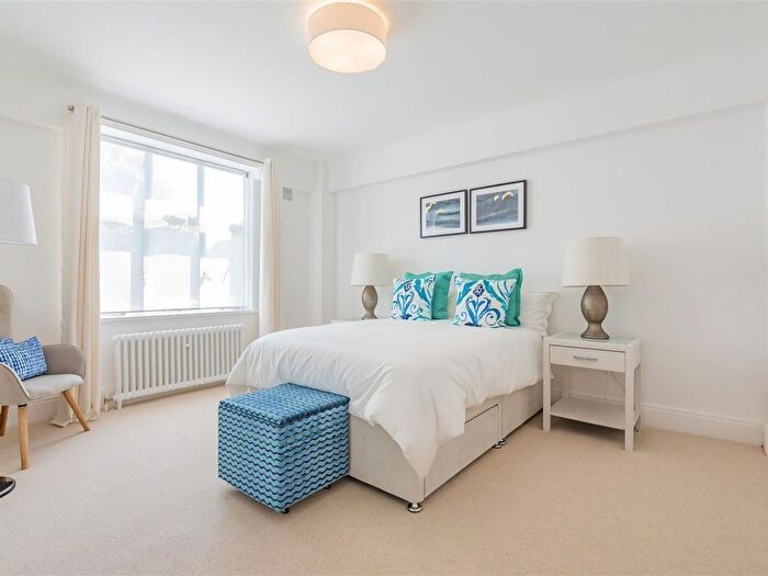 2 Bedroom Flat To Rent In Wellesley Road, London, W4