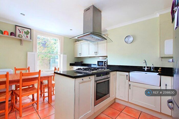 3 Bedroom Maisonette To Rent In Taybridge Road, London, SW11