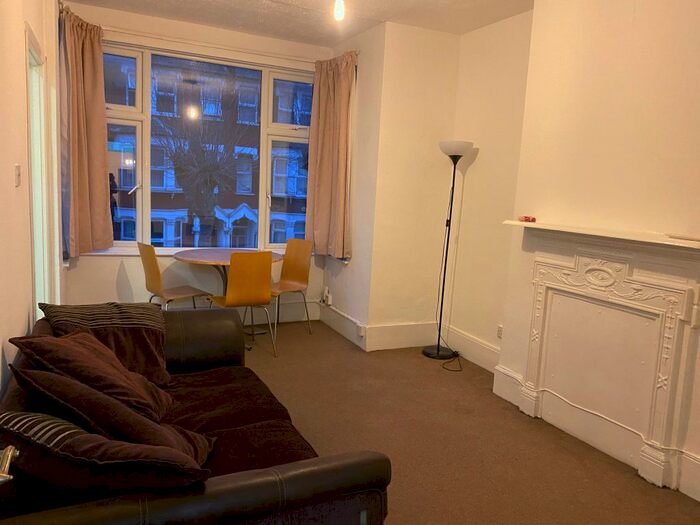 2 Bedroom Flat To Rent In Carlingford Road, Turnpike Lane London, N15