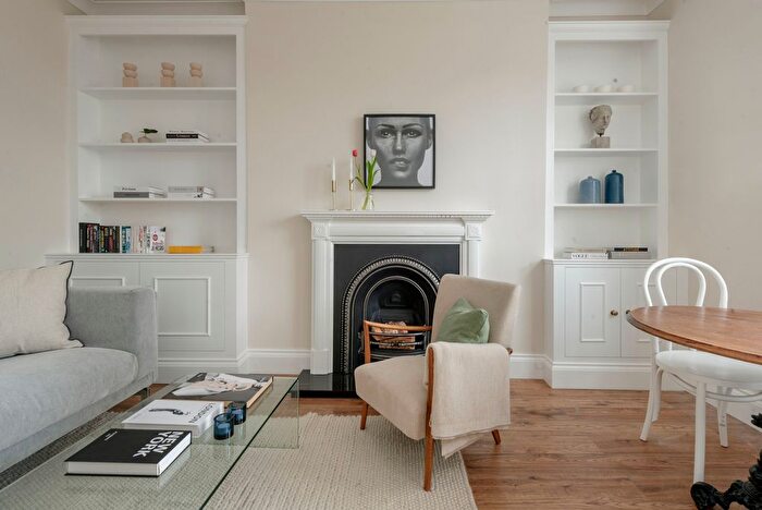 2 Bedroom Flat For Sale In Ladbroke Grove, London, W10