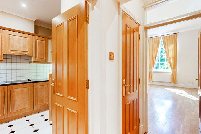 2 Bedroom Flat To Rent In Ellesmere Place, Walton-On-Thames, KT12