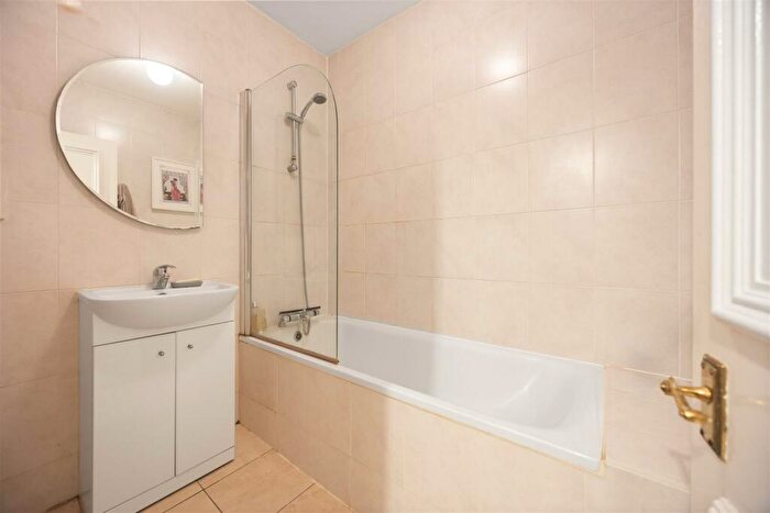 1 Bedroom Flat For Sale In Belsize Avenue, Belsize Park, NW3