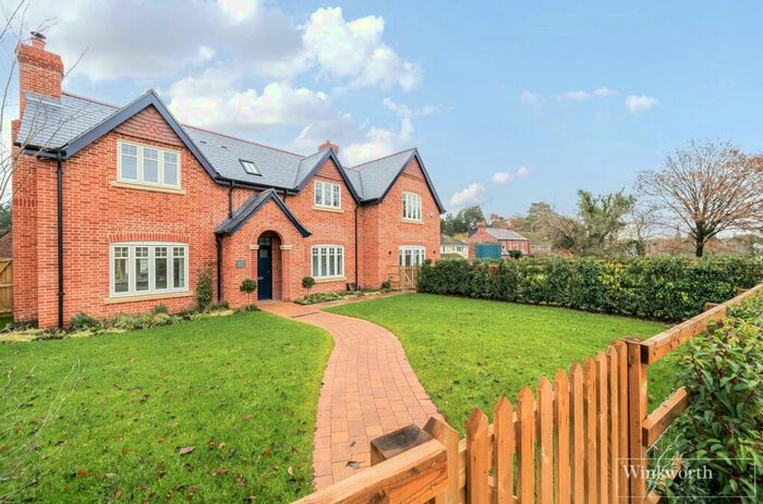 4 Bedroom Detached House To Rent In Linnet Drive, Sunningdale, Berkshire, SL5