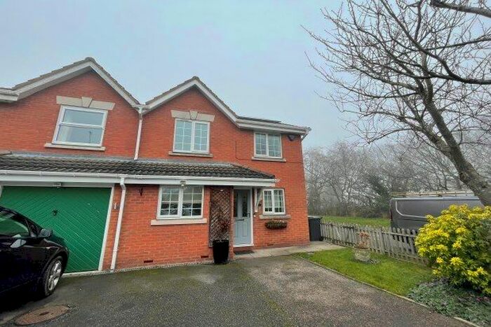 3 Bedroom Property To Rent In Pettiford Close, Lichfield WS13