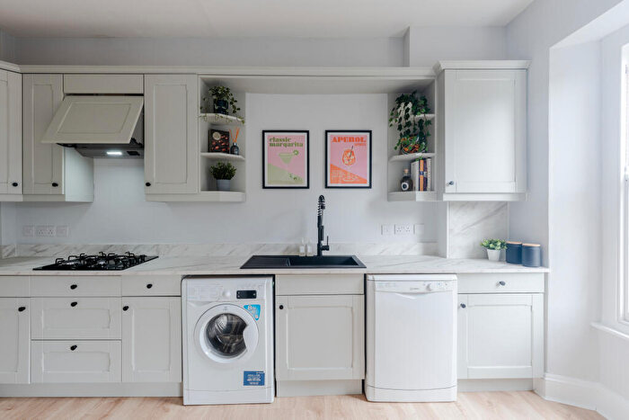 2 Bedroom Flat For Sale In Redland Road, Redland, Bristol, BS6