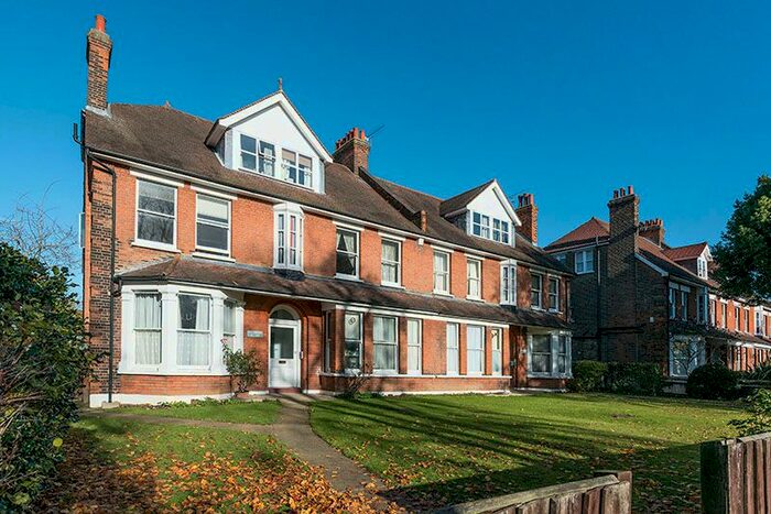 1 Bedroom Flat To Rent In Queen Annes Place, Bush Hill Park, EN1