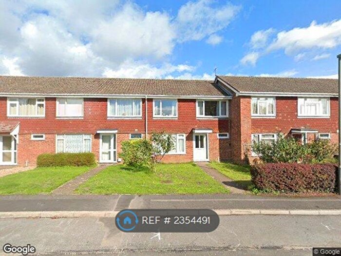 4 Bedroom Terraced House To Rent In Roman Way, Farnham, GU9