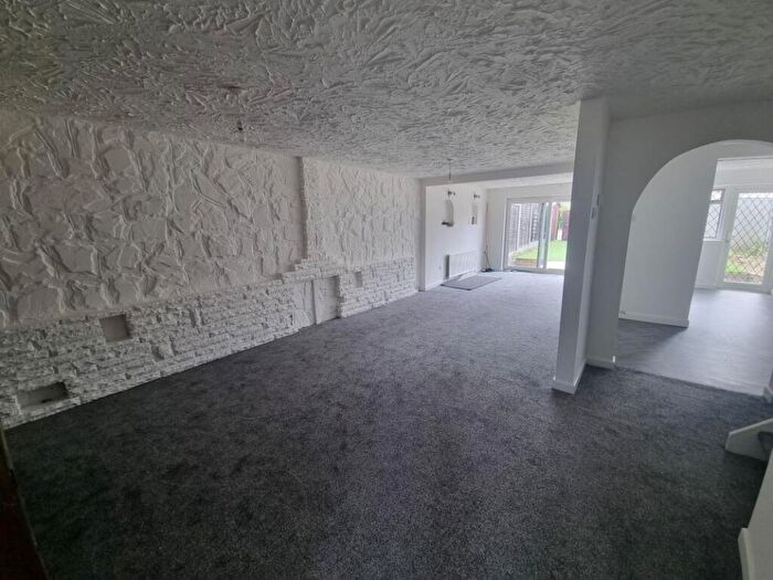 3 Bedroom End Of Terrace House For Sale In Manor Avenue, Pitsea, Basildon, Essex, SS13