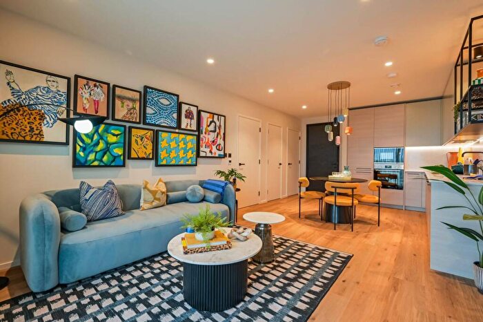 1 Bedroom Flat For Sale In Poplar Riverside, Poplar, E14