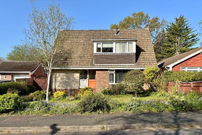 3 Bedroom Detached House For Sale In Hocombe Drive, Hiltingbury, Chandler's Ford, SO53