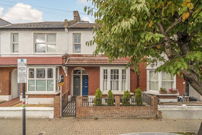 3 Bedroom Flat For Sale In Isis Street, Earsfield, SW18