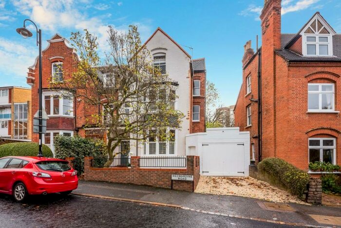 6 Bedroom Semi-Detached House To Rent In Bedwardine Road London, SE19