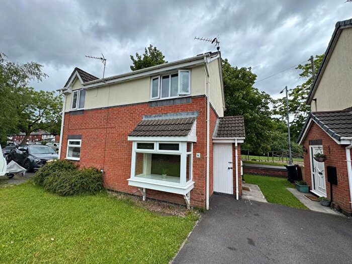 2 Bedroom Flat To Rent In Stanford Close, Radcliffe, Manchester, M26