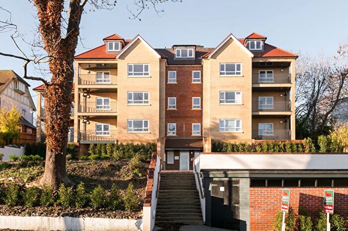 3 Bedroom Flat For Sale In Riddlesdown Road, Purley, CR8