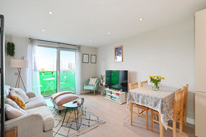 1 Bedroom Flat For Sale In Plough Road, London, SW11