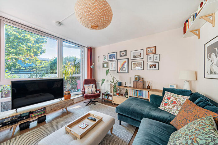 2 Bedroom Maisonette For Sale In Manaton Close, London, SE15