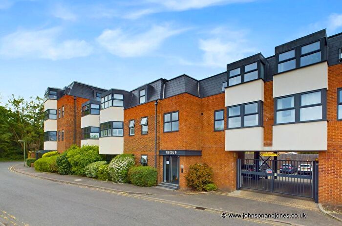 1 Bedroom Flat For Sale In Gogmore Lane, Chertsey, KT16