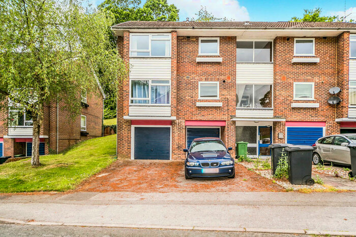 2 Bedroom Maisonette To Rent In Starlings Drive, Tilehurst, RG31