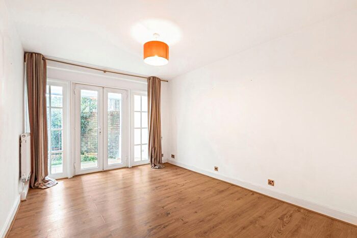 2 Bedroom Flat To Rent In Granby Street, London, E2