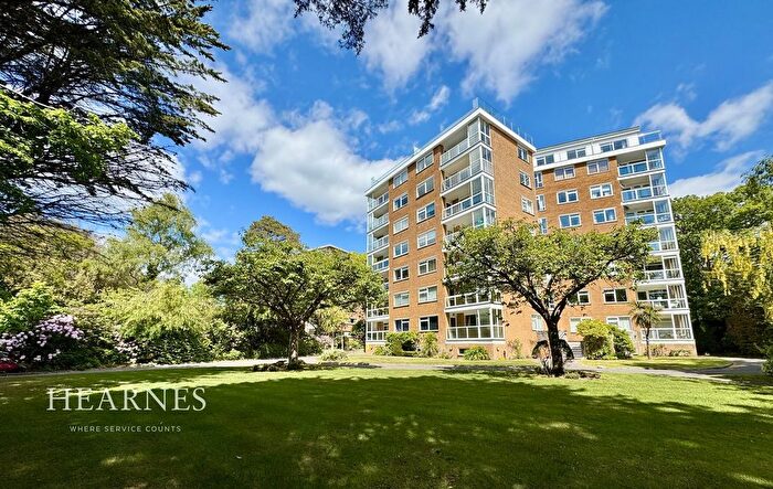 3 Bedroom Flat For Sale In West Cliff Road, Bournemouth, BH4