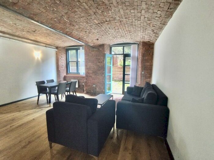3 Bedroom Apartment To Rent In Chorlton Mill, M1