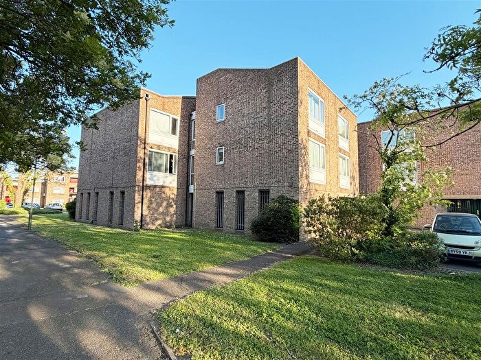 Studio To Rent In Whitley Close, Stanwell, Staines-Upon-Thames, TW19