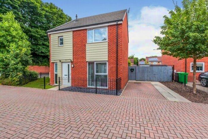 3 Bedroom Semi-Detached House To Rent In Kendale Grove, Nottingham, NG3