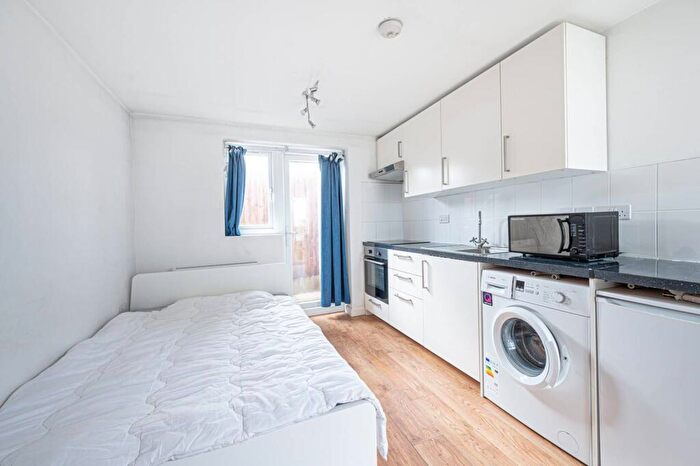 Studio To Rent In Hendon Way, Temple Fortune, London, NW2