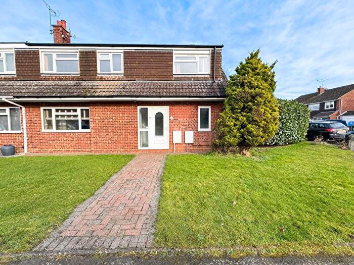 4 Bedroom Semi-Detached House For Sale In Dormer Avenue, Wing, LU7