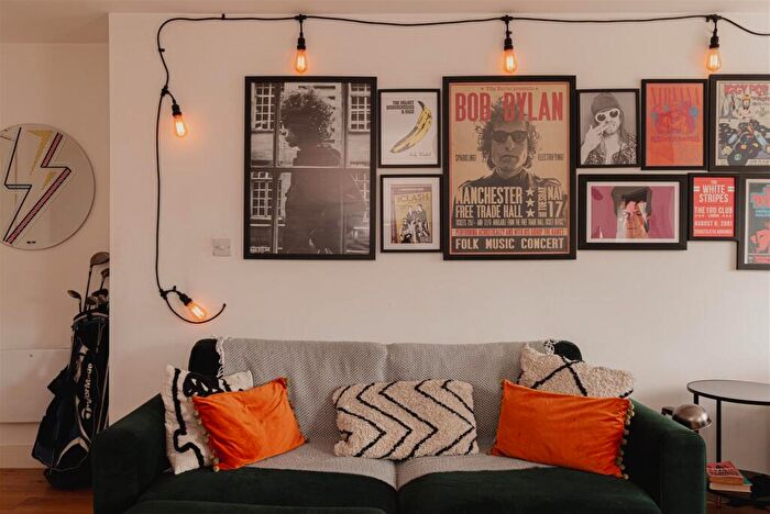 Studio To Rent In Stocks House, Leatherhead - Fully Furnished, KT22