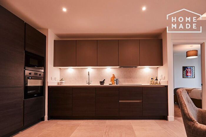 2 Bedroom Flat To Rent In Angel Gardens, M4