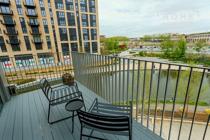 2 Bedroom Flat To Rent In Greenford Quay, Greenford, UB6