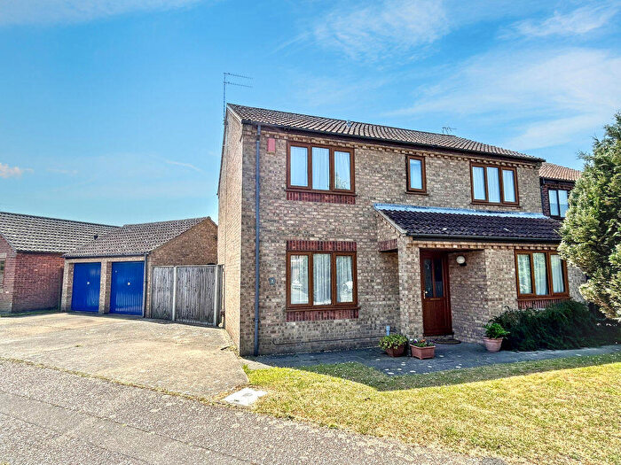 4 Bedroom Detached House For Sale In Meadowland Drive, Bradwell, NR31