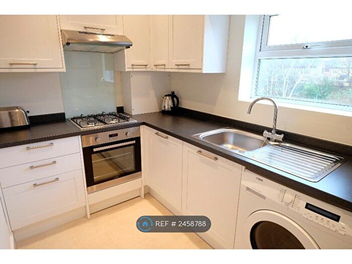 2 Bedroom Flat To Rent In Colliers Wood, London, SW19