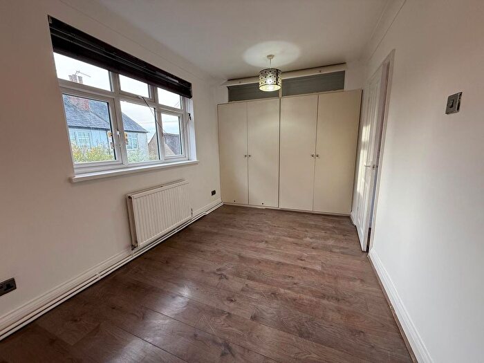 1 Bedroom Flat To Rent In Sparrows Herne, Bushey, Hertfordshire, WD23