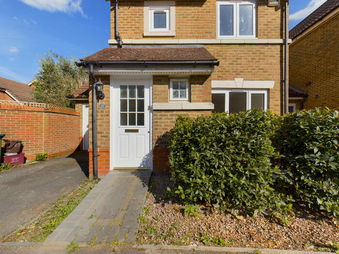 3 Bedroom Detached House To Rent In Bascombe Grove Crayford Kent, DA1