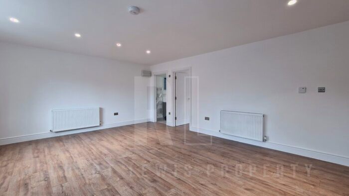 1 Bedroom Flat To Rent In Stonebridge Road, London, N15