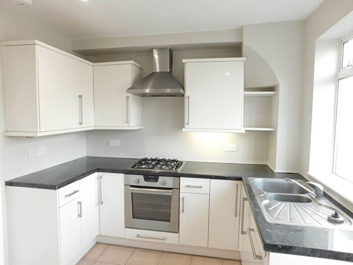 3 Bedroom Flat To Rent In Campbell Court, Campbell Road, Hanwell, W7