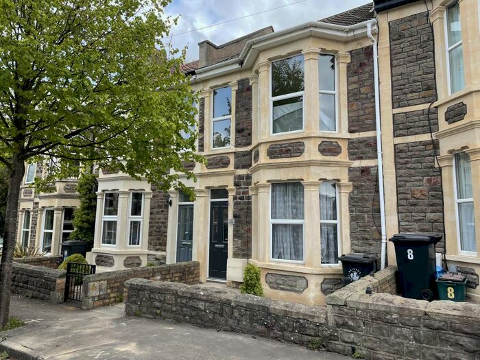 4 Bedroom House To Rent In Lawn Road, Bristol, BS16