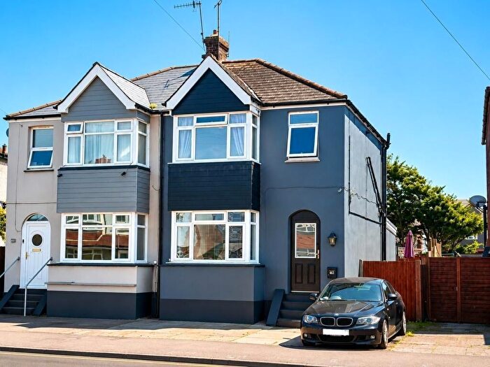 3 Bedroom Semi-Detached House For Sale In Bexhill Road, St. Leonards-On-Sea, TN38